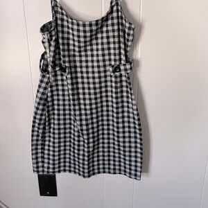 Cuteeeee mini black and white dress